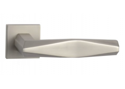 Vidaus apdailos prekės. Durys, jų dalys. Durų furnitūra. Rankenos. Rankena Crystal matinis nikelis 