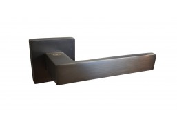 Vidaus apdailos prekės. Durys, jų dalys. Durų furnitūra. Rankenos. Rankena CUBE grafitas