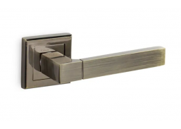 Vidaus apdailos prekės. Durys, jų dalys. Durų furnitūra. Rankenos. Rankena DECO 