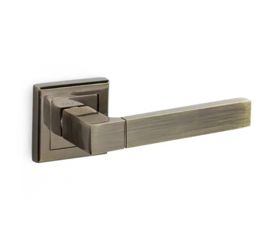 Vidaus apdailos prekės. Durys, jų dalys. Durų furnitūra. Rankenos. Rankena DECO 