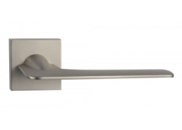 Vidaus apdailos prekės. Durys, jų dalys. Durų furnitūra. Rankenos. Rankena Fighter matinis nikelis 