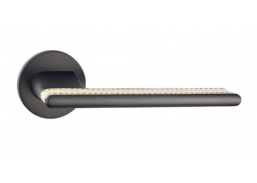 Vidaus apdailos prekės. Durys, jų dalys. Durų furnitūra. Rankenos. Rankena Glory juoda 