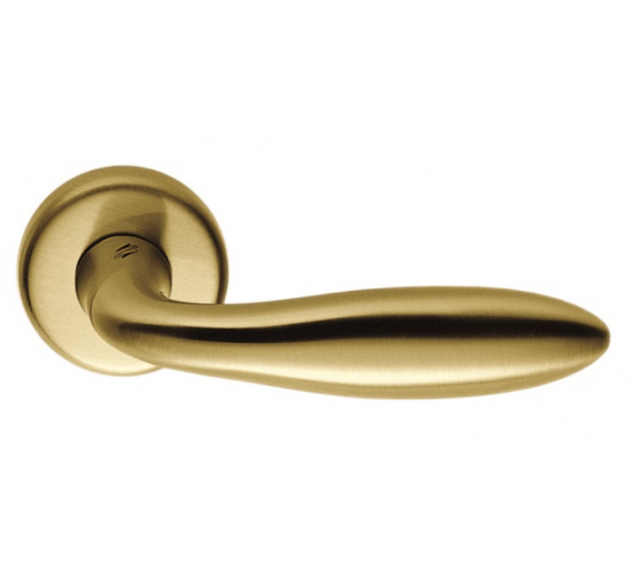 Vidaus apdailos prekės. Durys, jų dalys. Durų furnitūra. Rankenos. Rankena MACH matinis žalvaris 