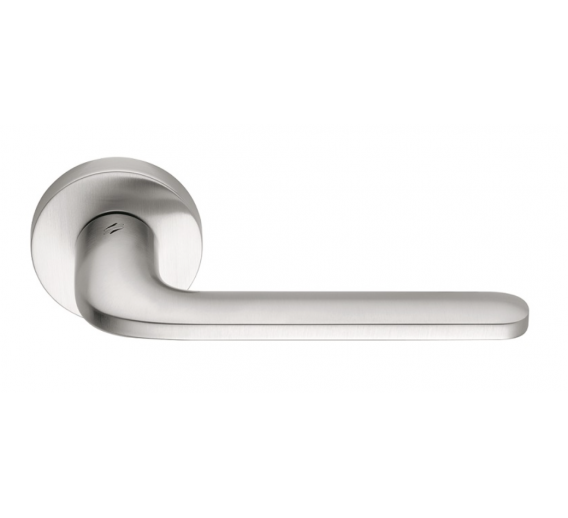 Vidaus apdailos prekės. Durys, jų dalys. Durų furnitūra. Rankenos. Rankena ROBOQUATTRO chromas 