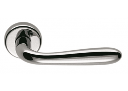 Vidaus apdailos prekės. Durys, jų dalys. Durų furnitūra. Rankenos. Rankena ROBOT chromas 