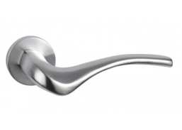 Vidaus apdailos prekės. Durys, jų dalys. Durų furnitūra. Rankenos. Rankena Tobacco Peck matinis chromas 