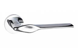 Vidaus apdailos prekės. Durys, jų dalys. Durų furnitūra. Rankenos. Rankena Touchy blizgus chromas 