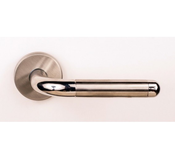 Vidaus apdailos prekės. Durų furnitūra. Durų furnitūra. Rankenos. Rankena YHS 9017 Inox, nerūdijantis plienas 