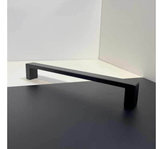 Baldinė furnitūra. Baldinės rankenėlės. Rankenėlė CL420 B 160 mm matinė juoda sp. 