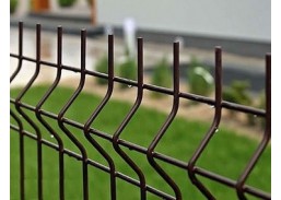 Metalų gaminiai . Tvoros, tvoralentės, tinklai tvoroms. Segmentinės tvoros, varteliai. Rudas tvoros segmentas h-1530 mm, d-5 mm, RAL8017 